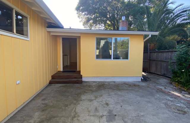 Bright  Cheery 2 Bedroom Home - 18626 Manzanita Road, Boyes Hot Springs, CA 95476