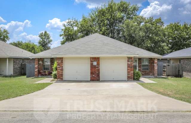 932 B Maplewood Dr photos photos