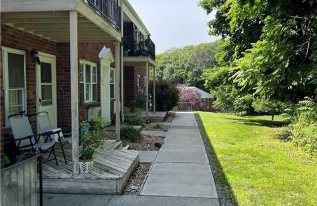 4 Colonial Road - 4 Colonial Road, Beacon, NY 12508