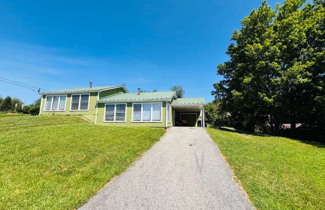 2 Bedroom, 1 Bath Duplex Gallery 1