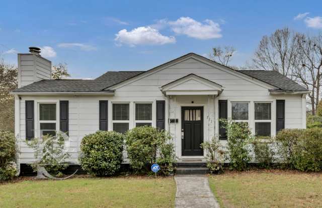 CHARMING HOME IN ROSEWOOD photos photos