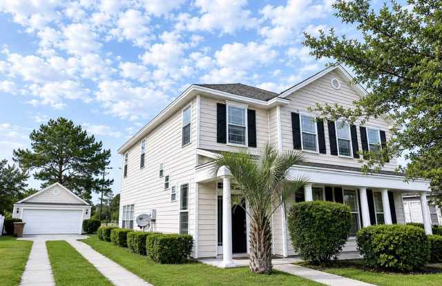 Spacious 5 Bed/3.5 Bathroom Home in White Oak Gallery 1