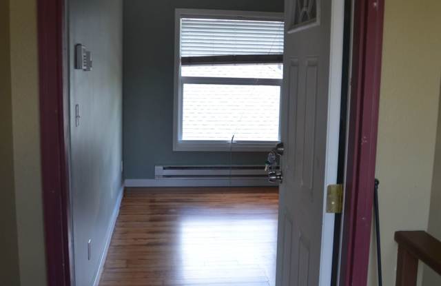 2801 S Hanford St 3 Gallery 2