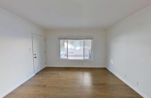 1114 S Sherbourne Dr Gallery 4