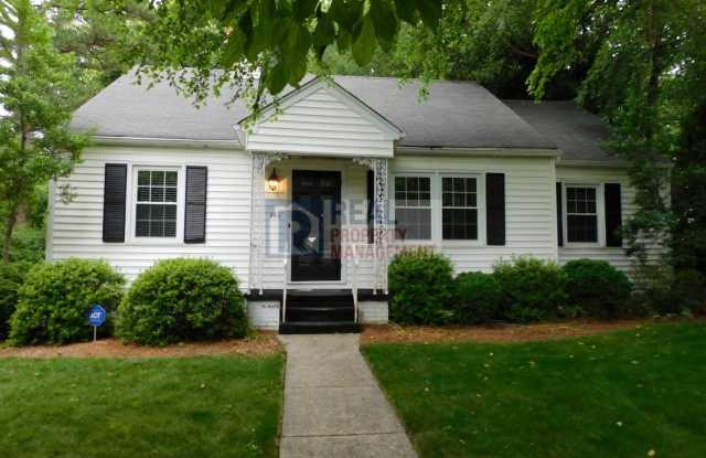 Irving Park Cottage 3BR/1.5BA w/1-Car Garage  Lawncare Included photos photos