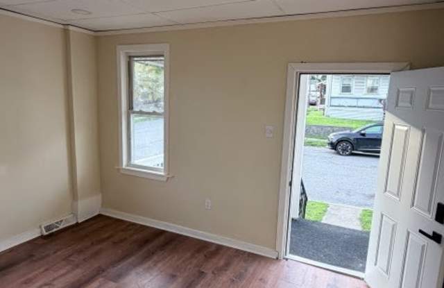 302 North Bromley Avenue Gallery 2