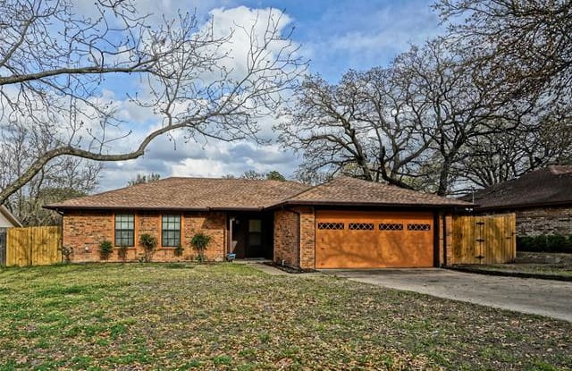 920 Rosebud Drive - 920 Rosebud Drive, Azle, TX 76020