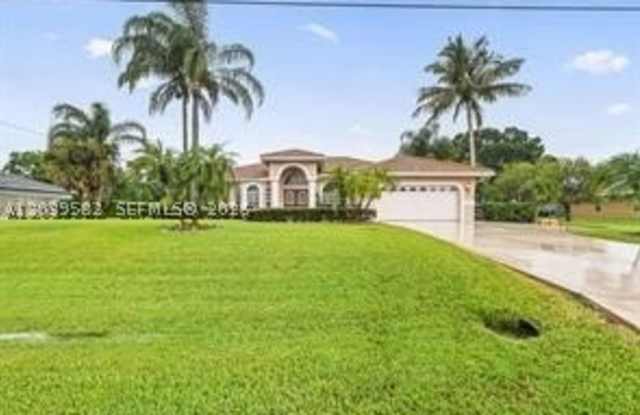 240 SW Marathon Ave photos photos