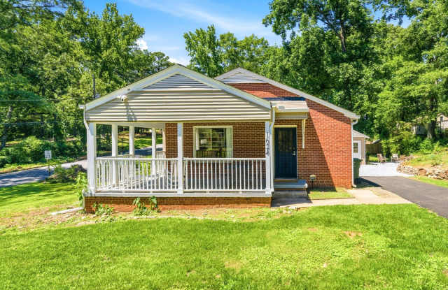 Furnished 3BR Across from Perkerson Park Gallery 1