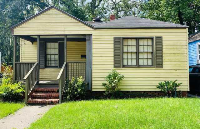 Single Family Home, nice back yard, downtown photos photos