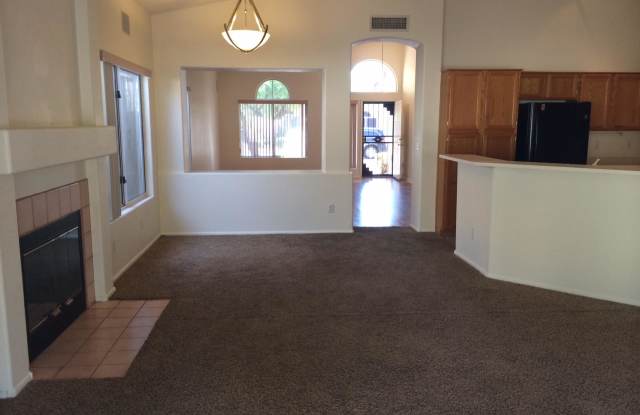 4636 E Michelle Drive Gallery 3