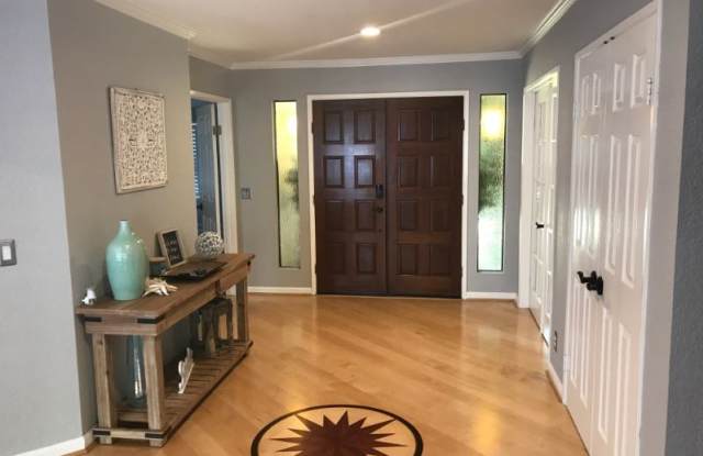 1736 Woodbine Place Gallery 2