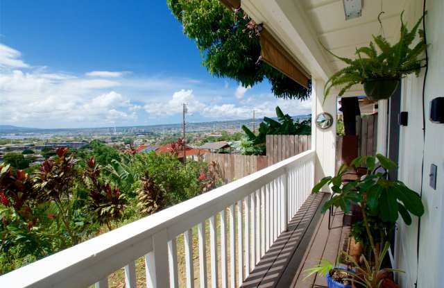FULLY FURNISHED studio in duplex with GORGEOUS ocean views. photos photos