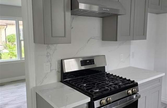 231 E Valencia Avenue - 231 East Valencia Avenue, Burbank, CA 91502