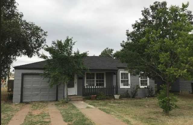 Handyman Special $0 First Month's Rent / “You fix, you SAVE BIG!!” Contact Diane for details: 806 704-3055 ext 2 Gallery 1