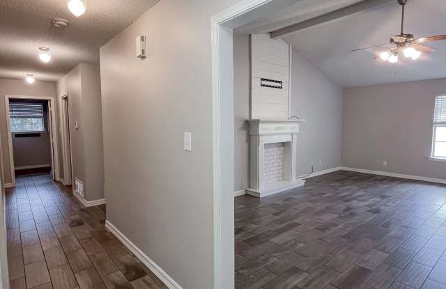 500 West Sunnyside Drive Gallery 3