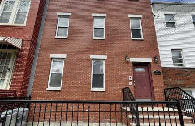 32 BEACON AVE - 32 Beacon Avenue, Jersey City, NJ 07306