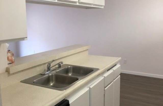 1723 CEDAR AVE #104 Gallery 4