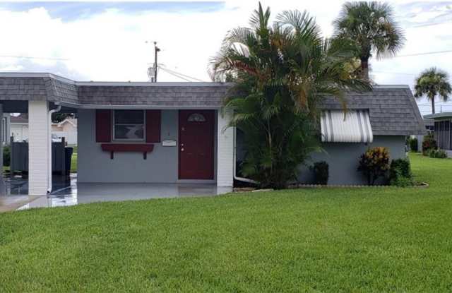 344 Easton Court - 344 Easton Court, Lehigh Acres, FL 33936
