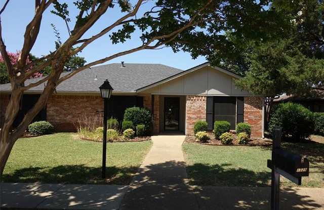 1329 Brazos Boulevard Gallery 2
