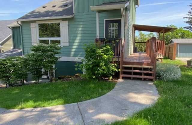 Updated Camas Townhome photos photos