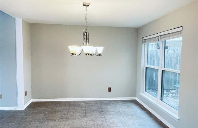 1826 Lakecrest Circle Gallery 4