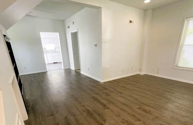 $1975 - Updated Maplewood Charmer with 2-Car Garage Gallery 4