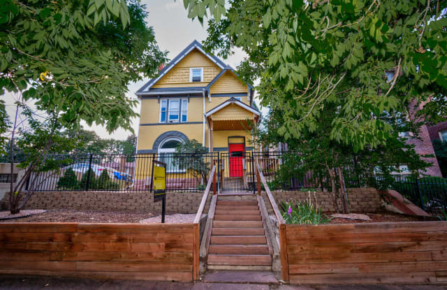 The Yellow House photos photos