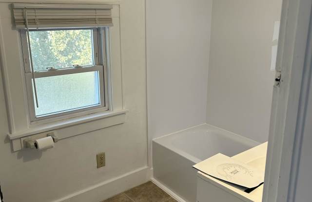 502 Amherst Avenue Gallery 3