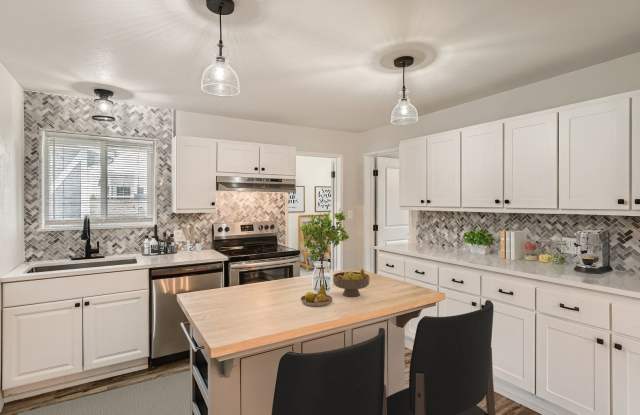 Renovated 2 Bed 1 Baths! Directly Next To JBLM! Hurry Don't Miss Out! Gallery 3