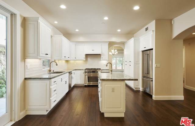 320 S SWALL DR - 320 South Swall Drive, Los Angeles, CA 90048
