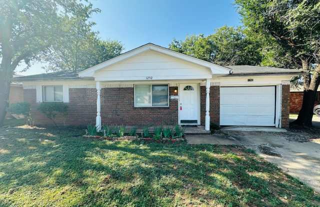 Cute 3 bed 1 bath! Will not last long!! photos photos