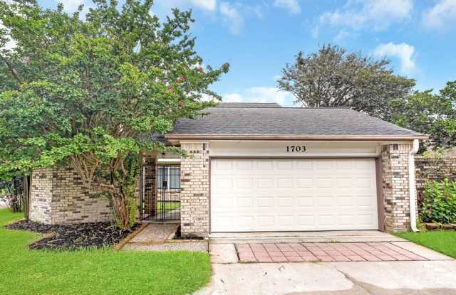 1703 Sullins Way - 1703 Sullins Way, Houston, TX 77058