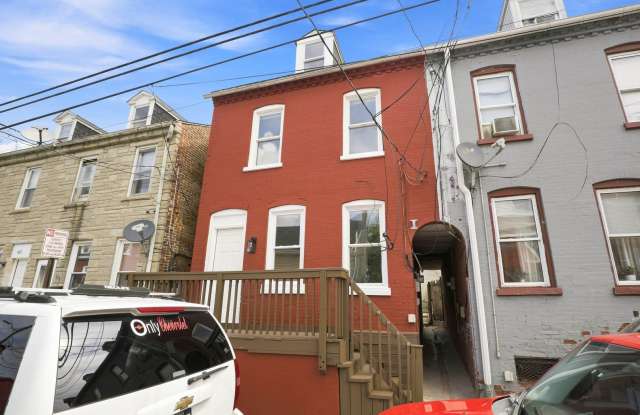 3 Bed, 1 Bath Available Now! Gallery 4