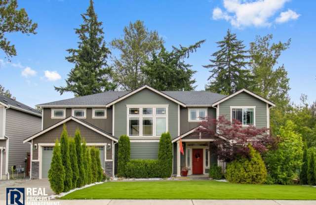 Beautiful 4BR Home in Woodloch | 2-Car Garage, A/C & Bonus Loft photos photos