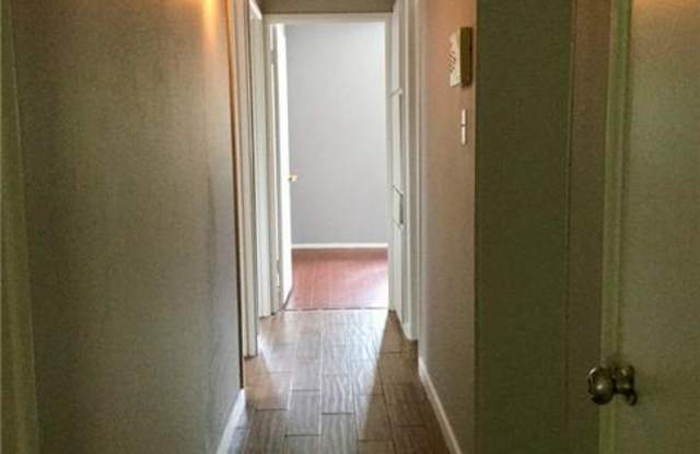 3225 Oceanview Street Gallery 3