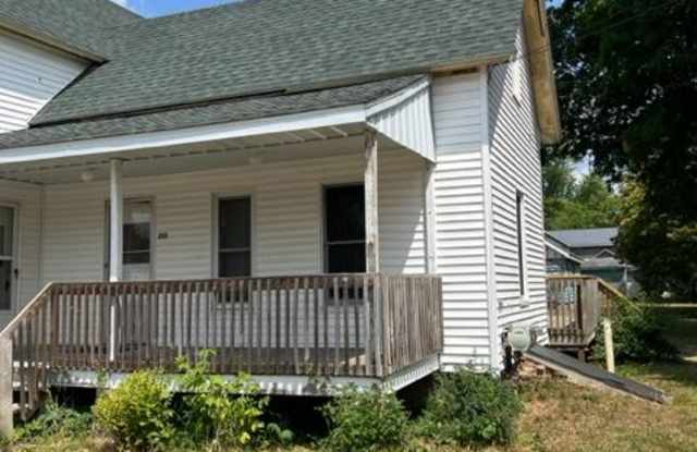 214 W Douglas St photos photos