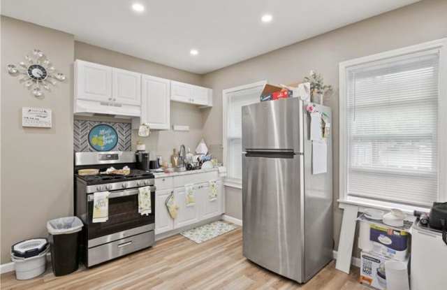 691 Jefferson Ave photos photos