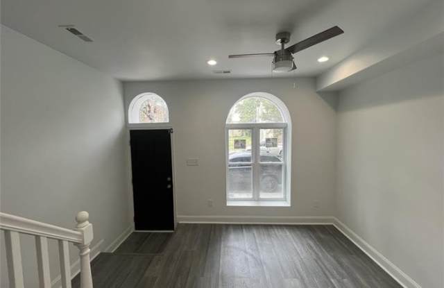 2313 E MADISON STREET Gallery 2