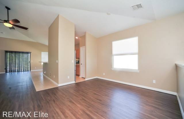 1050 Venetian Dr #205 Gallery 3