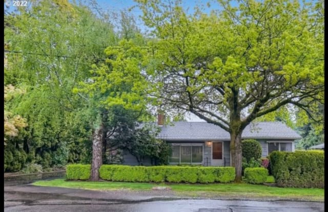 10082 SE 37th Ave - 10082 Southeast 37th Avenue, Milwaukie, OR 97222