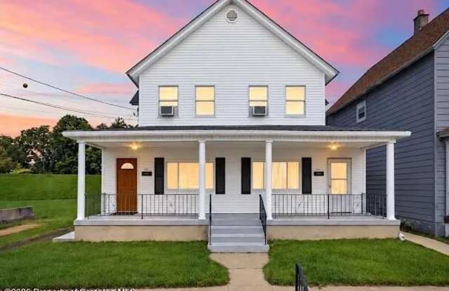 1417-1419 Gardner Avenue Gallery 2