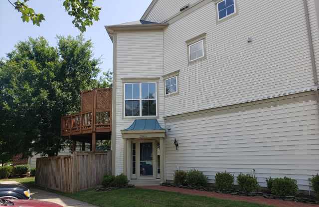 21404 FALLING ROCK TERRACE Gallery 2