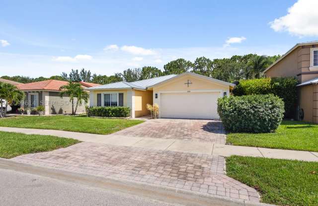 1924 SW Jamesport Dr Gallery 3