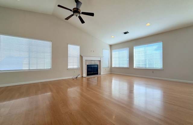 Spacious 4BR Martinez Home with Vaulted Great Room, Deck, and Community Pool & Tennis | 504 Westaire Blvd Gallery 4