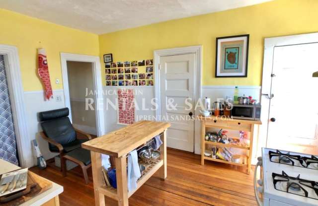 5 Glen Rd. Gallery 3