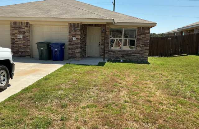 Charming 3 bedroom 2 bath duplex in desirable location!! photos photos