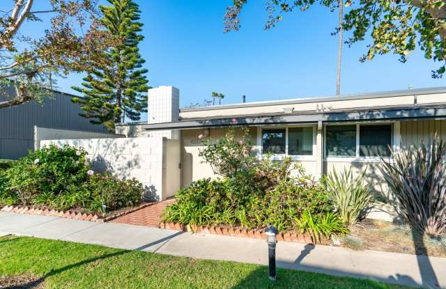 Beautifully Remodeled Tri-Level Condo With 6 Car Parking in Prime Newport Beach Location photos photos