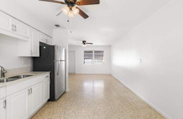 Charming 2BR/1BA with Fenced Yard & Outdoor Shower – Available Now Gallery 1