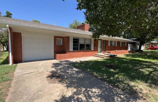2153 Huntleigh Drive - 2153 Huntleigh Drive, The Village, OK 73120